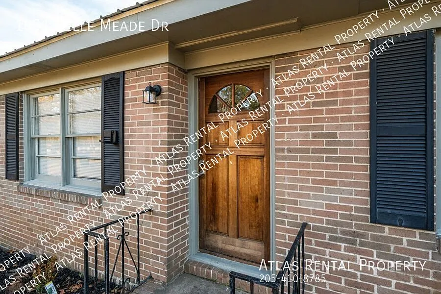 Stunning 4BR Home with Granite Counters — Photo 4