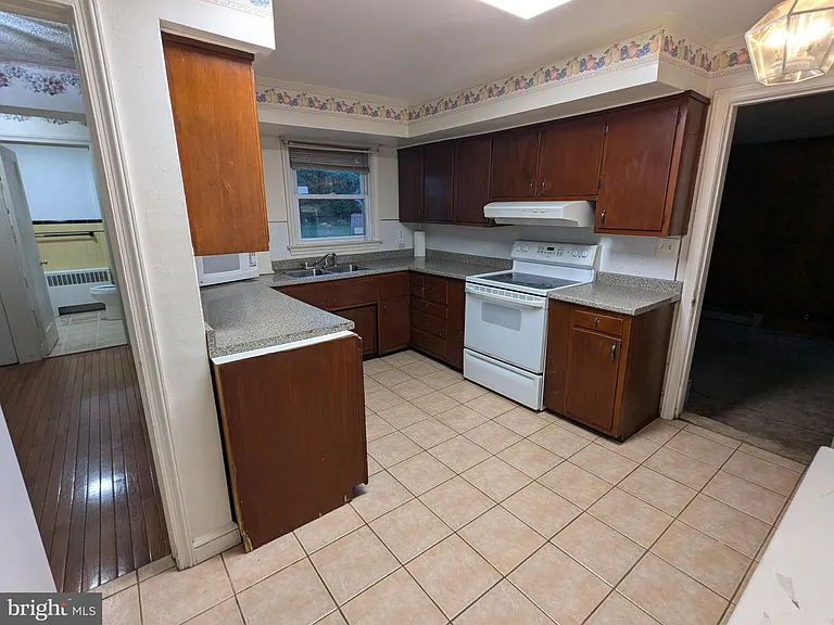 21 Steinway Ave — Photo 9