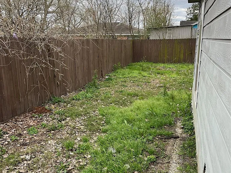 6813 Foster St — Photo 16
