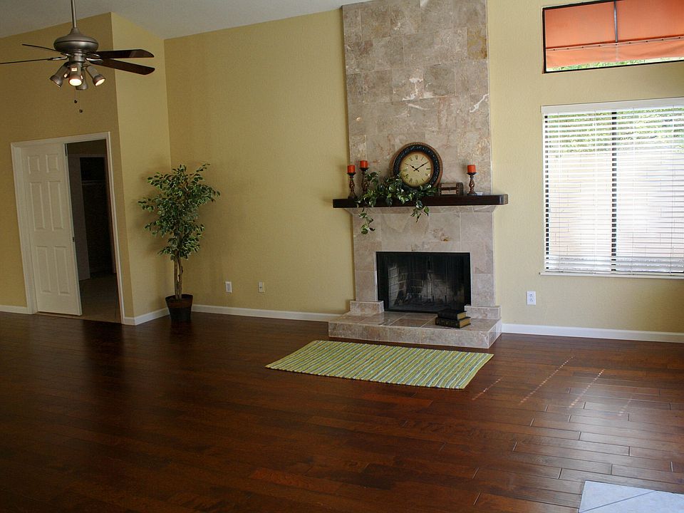 1st image of 3824 N Rosewood Ave