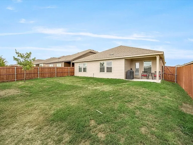 805 Fueller Dr — Photo 15