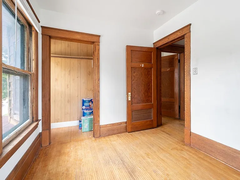 513 W 22nd St — Photo 17