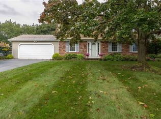 84 Grandview Dr, Fairport, NY 14450