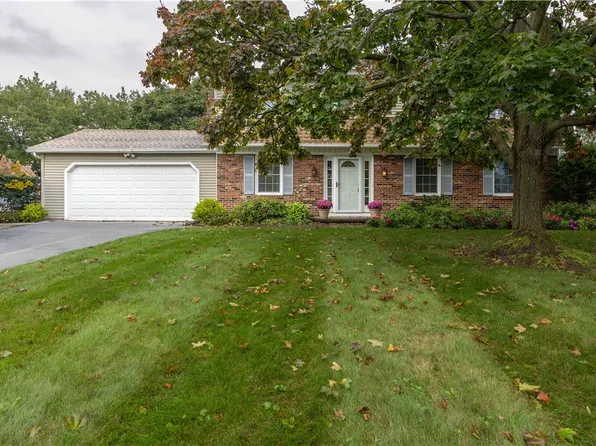 84 Grandview Dr, Fairport, NY 14450