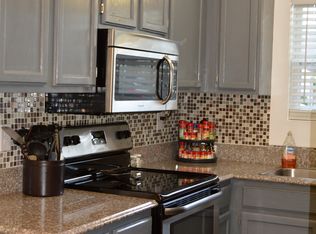 618 Hollomon Dr, Hampton, VA 23666