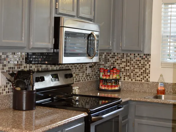 618 Hollomon Dr, Hampton, VA 23666