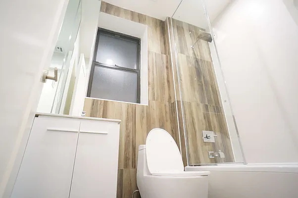 Rented by EXR | media 9