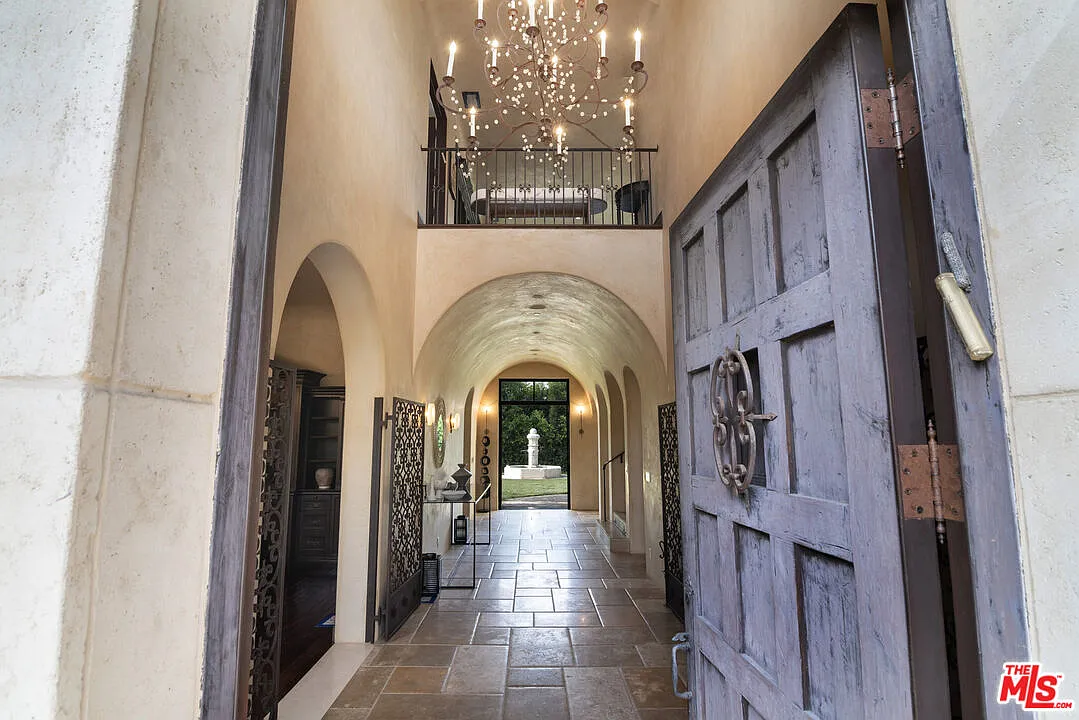 6 bed, 8.5 bath, 8472 sqft, $45,000 — Photo 4