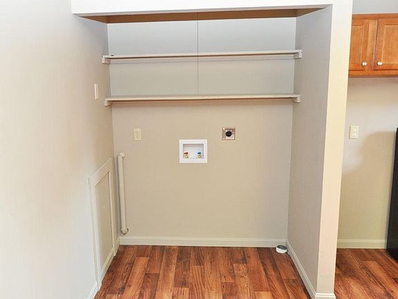 5th image of 543 Ashwood Ln NW APT B