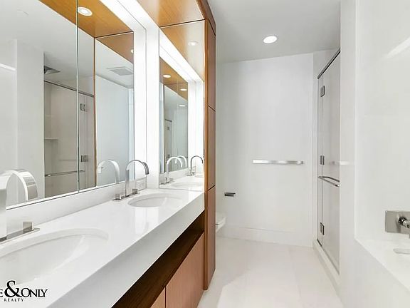 5th image of 345 E 46th St #5B