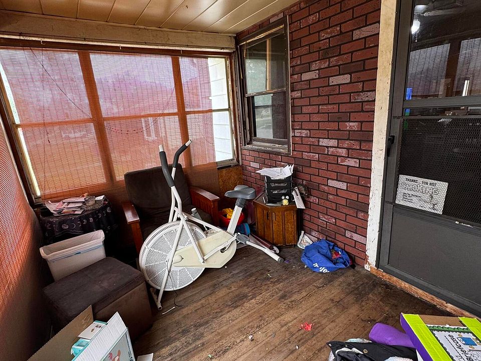 2nd image of 139 N Dwiggins St