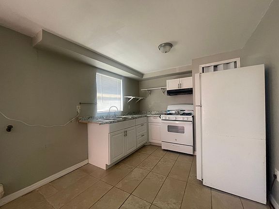 3rd image of 802 W Warren St #A