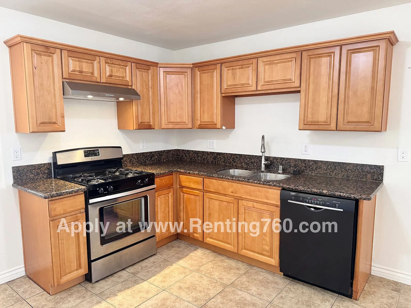 3 Bed 2 Bath Home With Scenic Desert Views — Photo 4