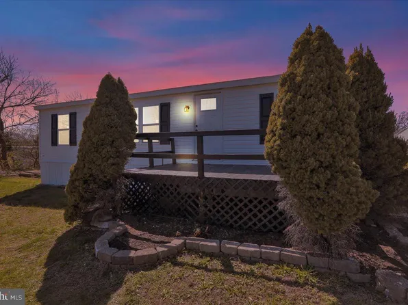 327 Oak St, Hamburg, PA 19526