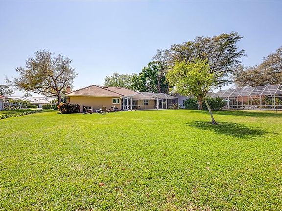 5th image of 576 Henley DR