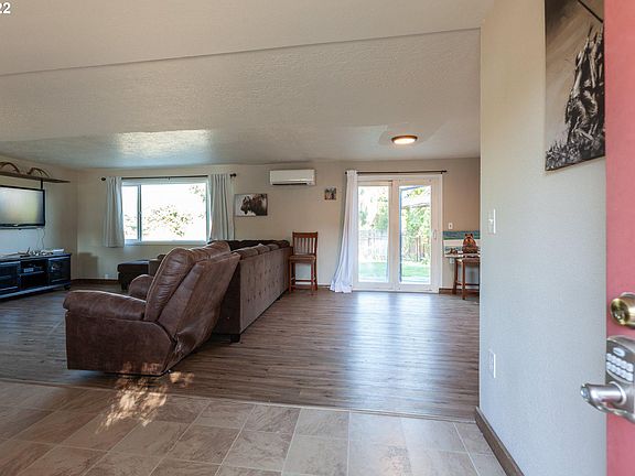 5th image of 3425 Columbia View Dr