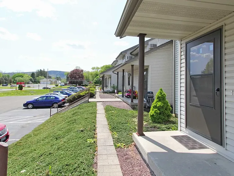 Croft Corners Townhouses — Photo 5