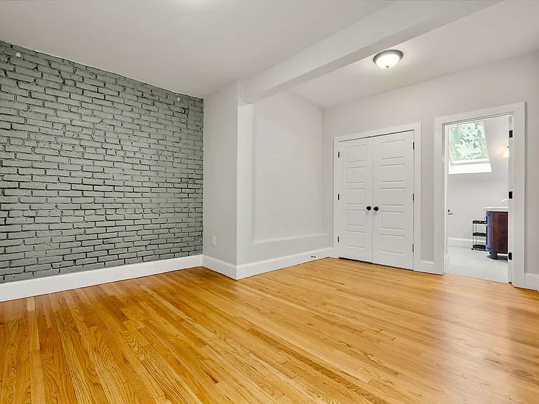 129 Sutherland Rd — Photo 11