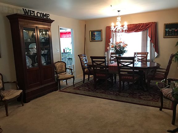 5th image of 956 S Saint James Blvd