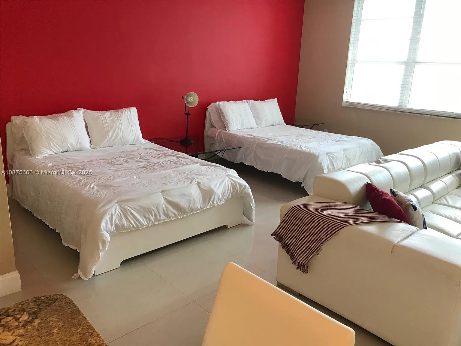 The Decoplage Condo — Photo 3