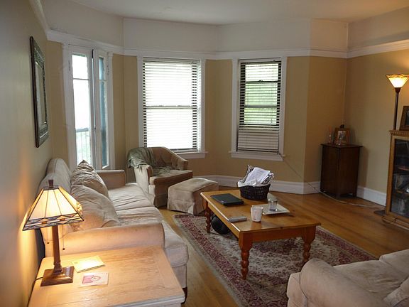 2nd image of 934 W Belle Plaine Ave #3