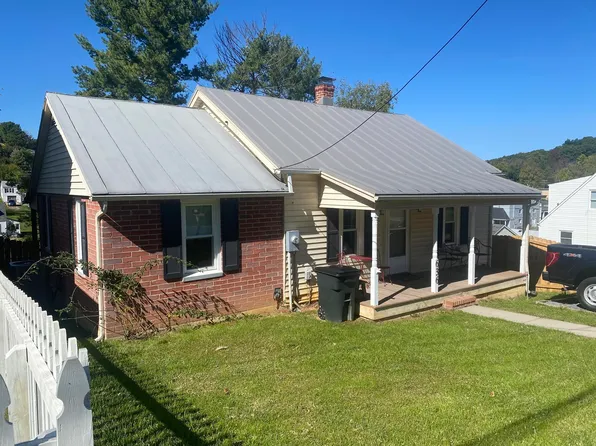 636 C St, Staunton, VA 24401