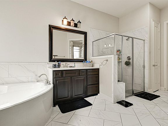 4th image of 4723 Abercorn St