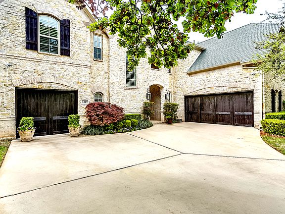 2nd image of 3329 Mayfair Ln