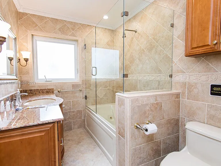 714 Harrison St — Photo 17