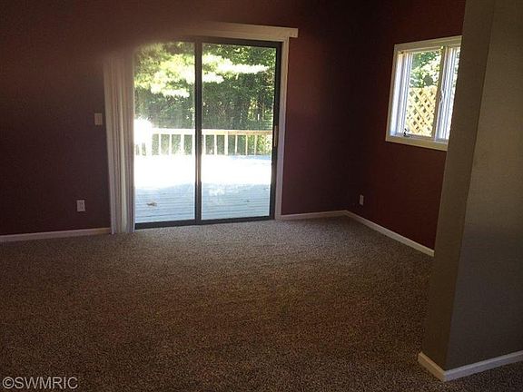 3rd image of 682 Saunders Ave