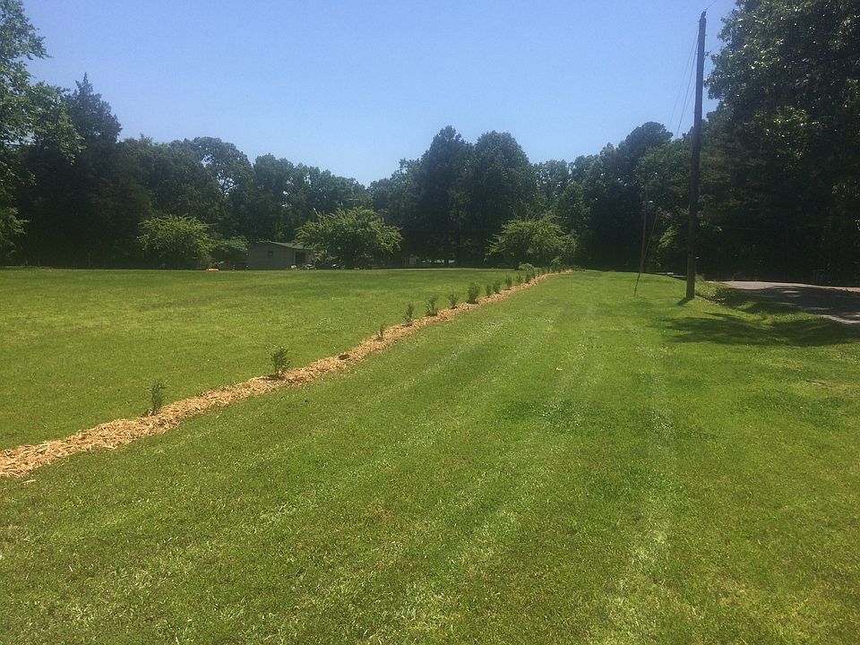 2nd image of 945 Hawks Loop Rd