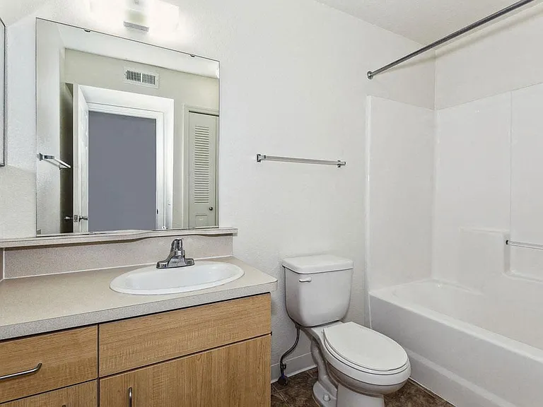 Colonial Pointe at Fairview Apartments — Photo 22