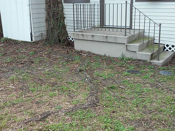 3rd image of 527 Valmont St