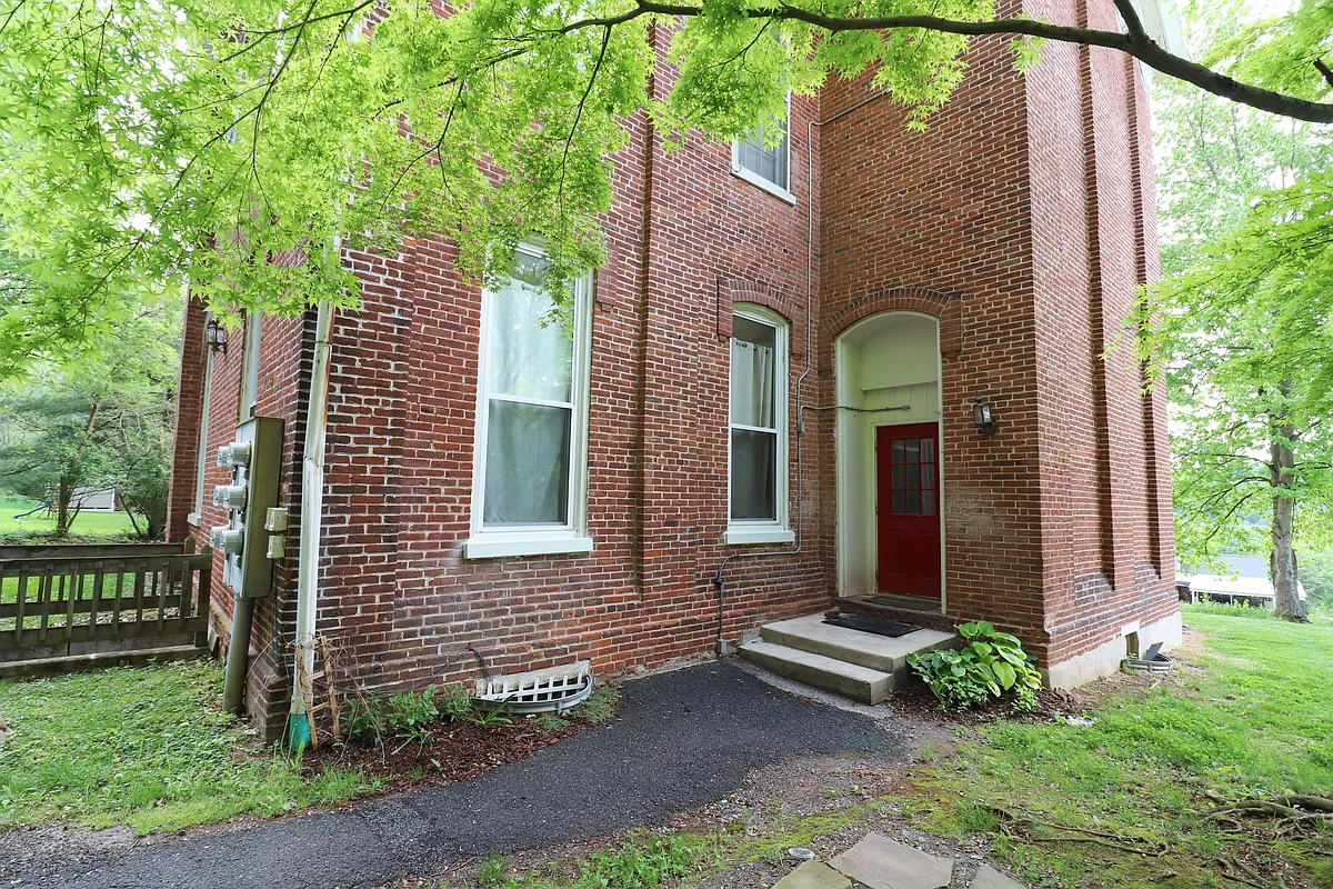 Building Photo - 151 Old School Ln #D