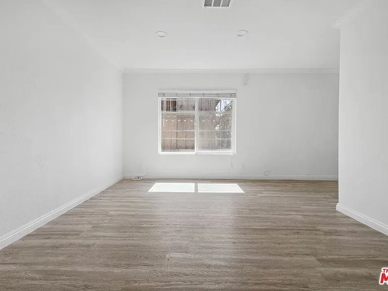 6612 De Longpre Ave #5 — Photo 9