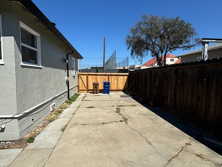 1530 Somers St — Photo 8