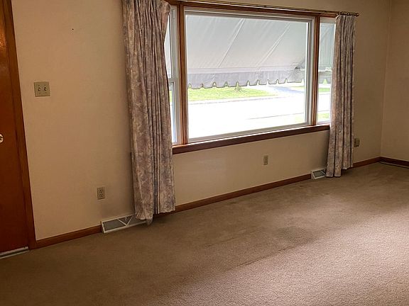 5th image of 1004 Redwood Dr