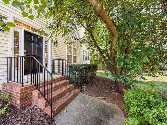 3rd image of 117 Towne Ridge Ln