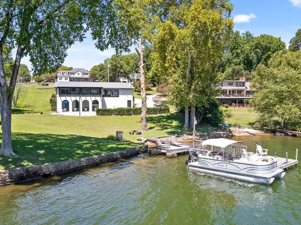 2166 S Shore Acres Rd, Soddy Daisy, TN 37379