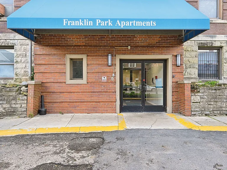 Franklin Park Apartments — Photo 19