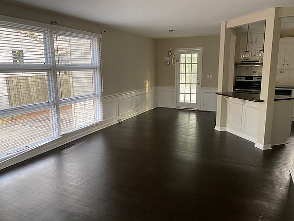 2nd image of 2517 Westmoreland Dr