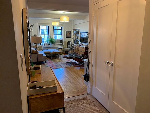 4th image of 50 W 72nd St APT 1701