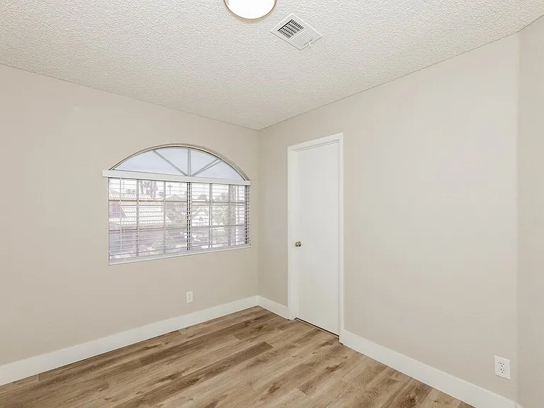 1403 Harmony Hill Dr — Photo 13