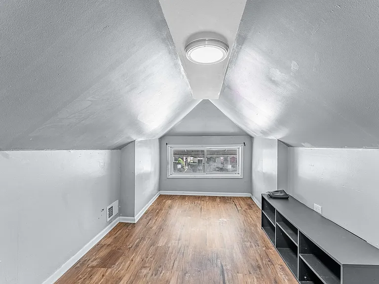 7008 S Oakley Ave — Photo 21