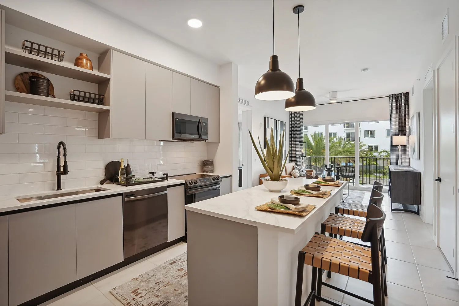 Mira Delray — Photo 1