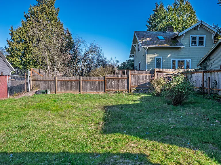 7416 N Albina Ave — Photo 13