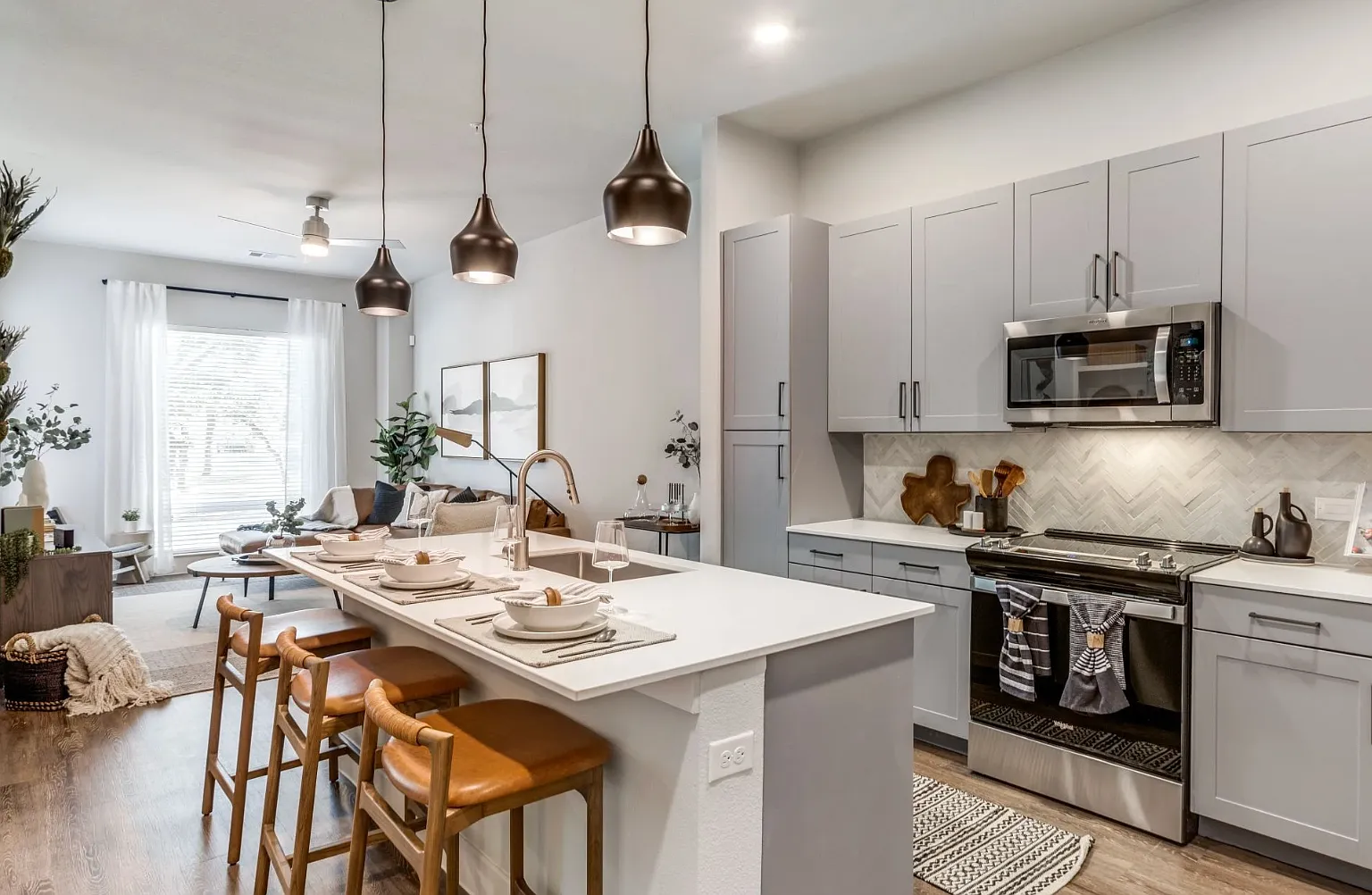 East Side Living 8 Weeks Free Plus $750 Off Look And Lease, Open Concept, Amenities Galore! — Photo 3