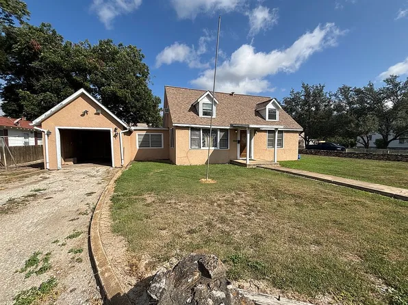1101 Lisbon St, Castroville, TX 78009