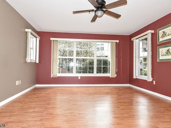 3rd image of 11 Collura Ln