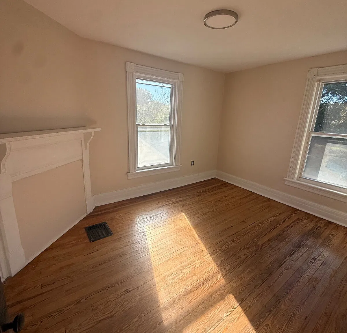 3 bed, 1.0 bath, $1,500 — Photo 4